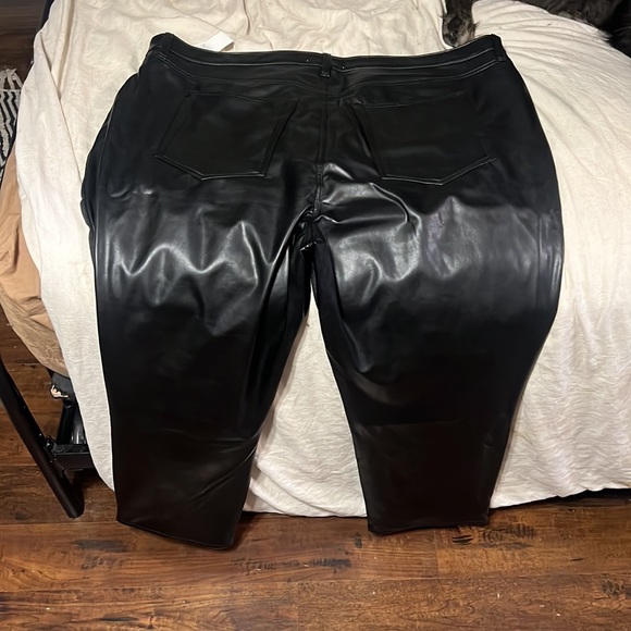 Mixed Fabric High-Rise Jeans - Picture 2 of 7